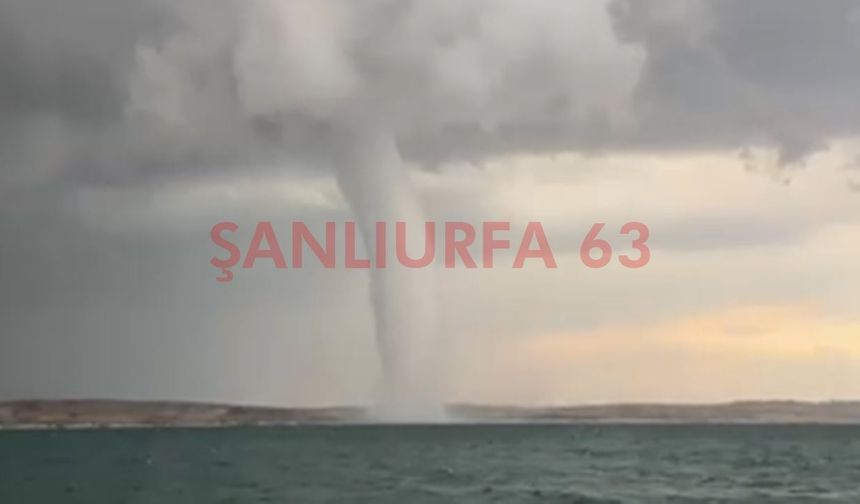 Şanlıurfa’da Atatürk Barajı Gölü Üzerinde Dev Hortum Oluştu
