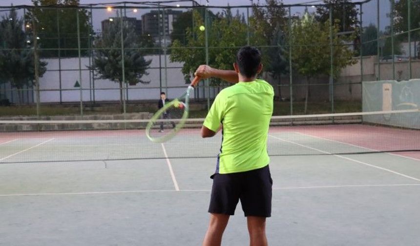Şanlıurfa’da Cumhuriyet Bayramı Tenis Turnuvası Başladı