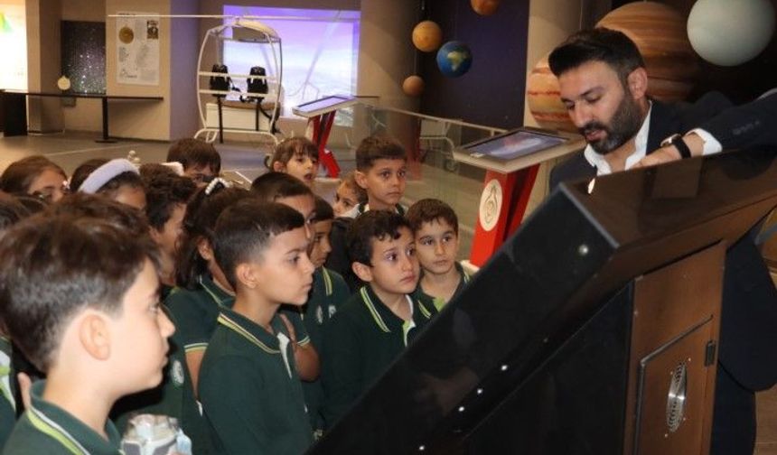 Şanlıurfa’da İlkokul Öğrencileri Battani Uzay ve Havacılık Bilim Merkezi’ni Ziyaret Etti