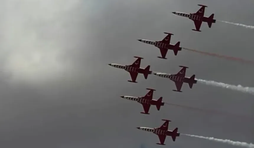 Türk Yıldızları Şanlıurfa Semalarında Unutulmaz Gösteri Yaptı