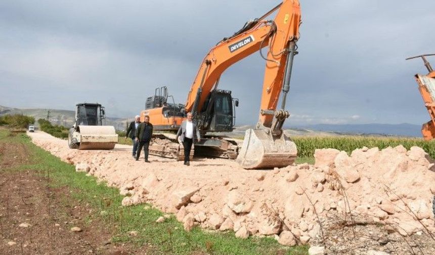 Şanlıurfa Hilvan’da Çukurlarla Anılan 18 Kilometrelik Yol Yenileniyor