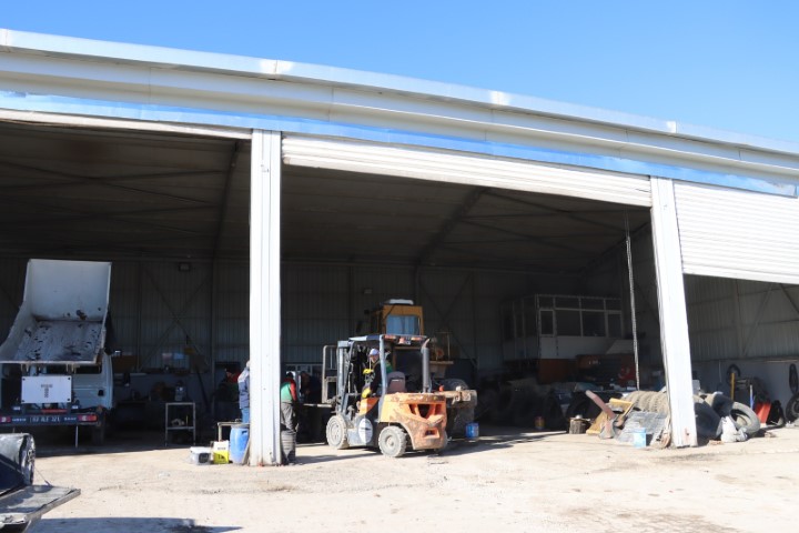 Şanlıurfa Karaköprü’de Belediye Araçları Kendi Atölyelerinde Bakımdan Geçiyor (1) (Küçük)