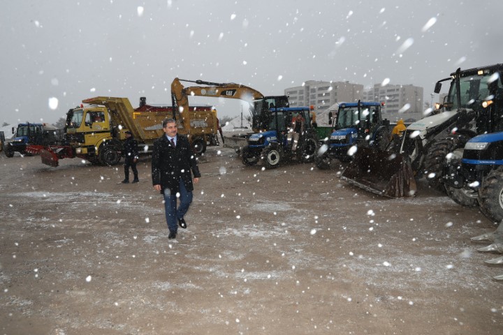 Şanlıurfa’da Kar Uyarısı Sonrası Haliliye Ekipleri Sahaya İndi (3) (Küçük)