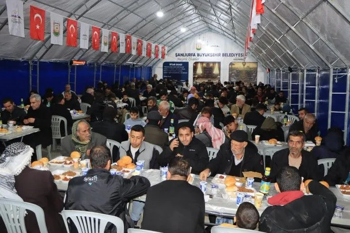 Buyuksehirin Iftar Cadirinda Ilk Oruclar Acildi 6 Small