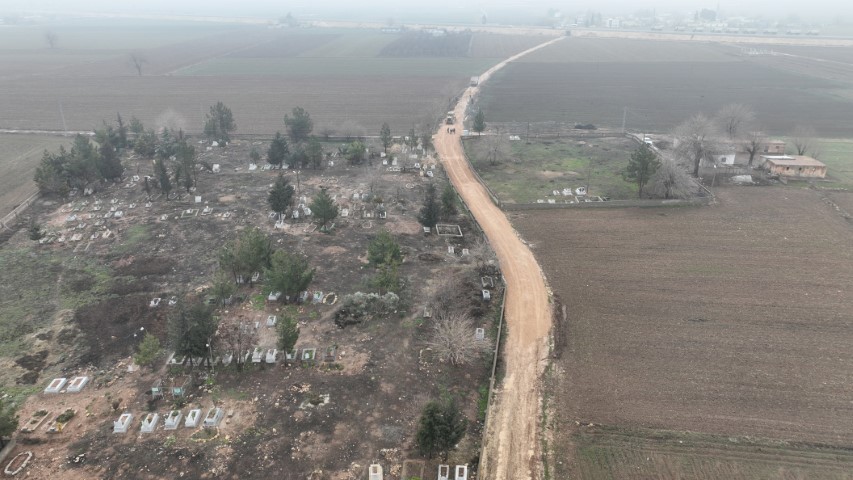 Şanlıurfa Büyükşehir Belediyesi Suruç’ta Mezarlık Yolu Çalışmalarına Başladı (1) (Küçük)