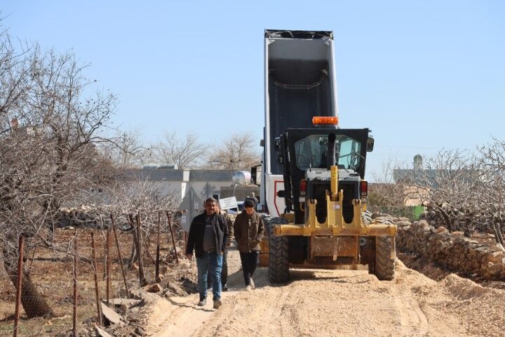Karaköprü’de Kirsal Yollarda Çalişmalar Sürüyor (6) (Küçük)