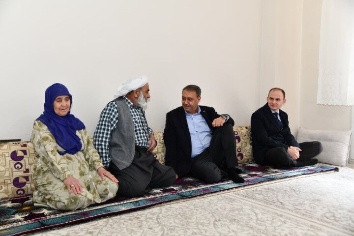 Şanlıurfa Valisi Hasan Şıldak Siverek’te Vatandaşlarla İftarda Buluştu (5) (Küçük)