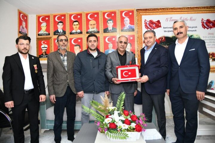 Şanlıurfa Valisi Hasan Şıldak Siverek’te Vatandaşlarla İftarda Buluştu (8) (Küçük)