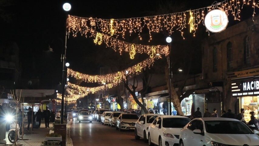 Şanlıurfa’da Yenilenen Divanyolu’na Yoğun İlgi (2) (Küçük)
