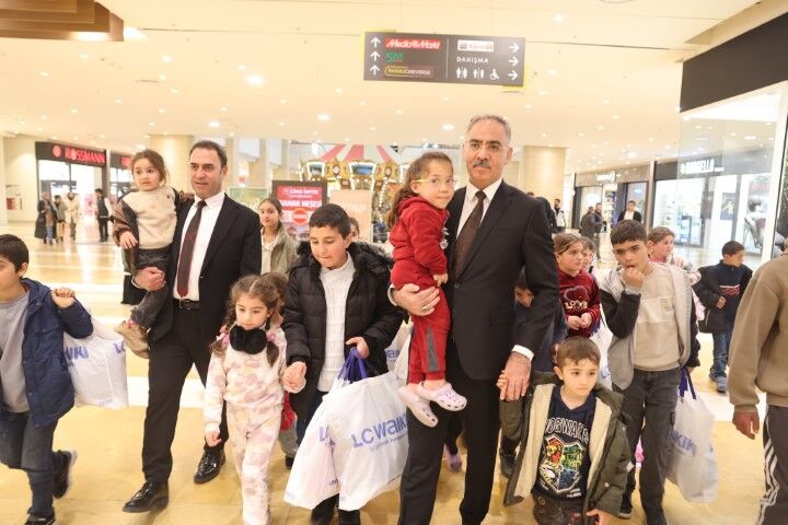 Yetim Çocuklara Bayramlık Sürprizi Şanlıurfa’da Yaşandı3 (Küçük)