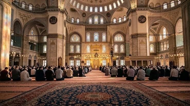 Diyanet İşleri Başkanlığı tarafından her hafta yayımlanan yeni ve gündeme dair mesajlar içeren cuma hutbesi, camilerde o