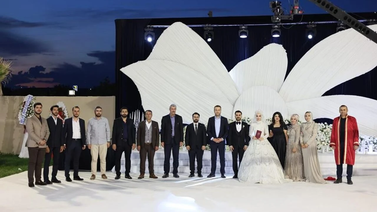 Güneş Ve Aslan Ailelerini Buluşturan Muhteşem Düğün!