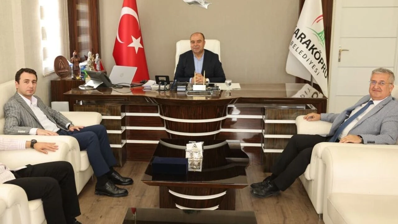 Karaköprü’de Önemli Buluşma: Başkan Nihat Çiftçi, İl Müdürü İsa Gülgür’ü Ağırladı