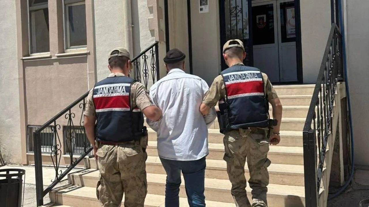 Şanlıurfa Karaköprü'de Aranan Hükümlü Jandarmaya Takıldı
