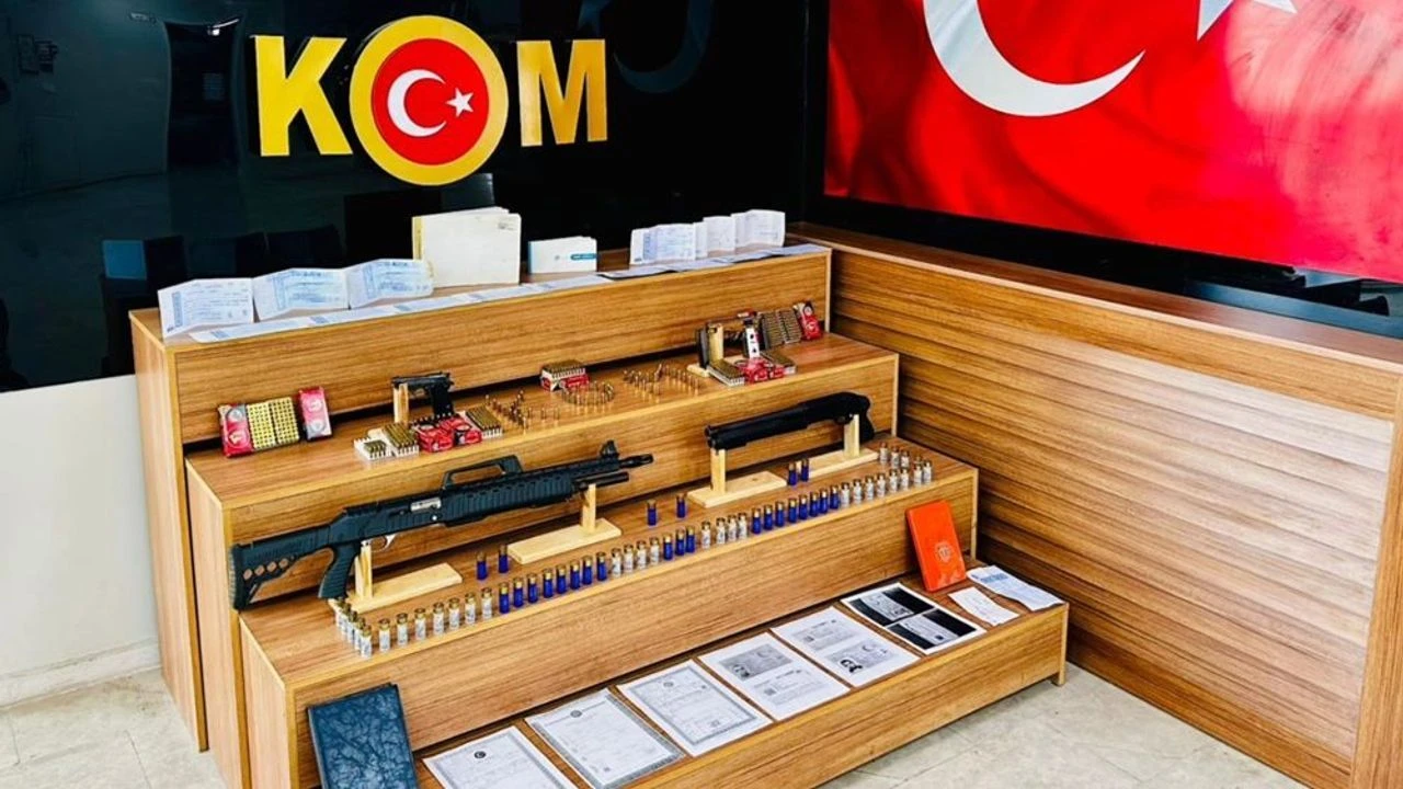 Şanlıurfa'da Eş Zamanlı Operasyon: 3 Gözaltı, Cephanelik Ele Geçirildi