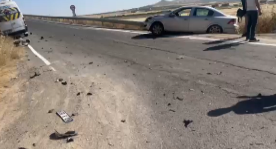 Şanlıurfa–Diyarbakır Yolunda Ulaşım Aksadı: 3 Araç Çarpıştı