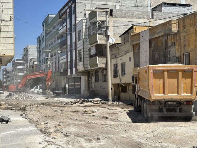 Şanlıurfa Eyyübiye’de Yol Yenileme Çalışmaları Hız Kesmiyor!