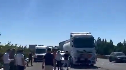 Şanlıurfa–Gaziantep Yolunda TIR Dehşeti! Araç Şarampole Uçtu