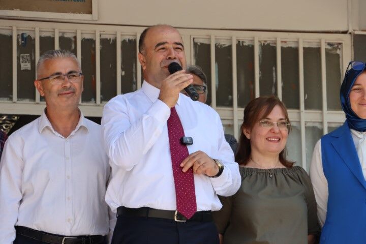 Şanlıurfa Karaköprü'de Karne Günü Renkli Görüntülere Sahne Oldu!