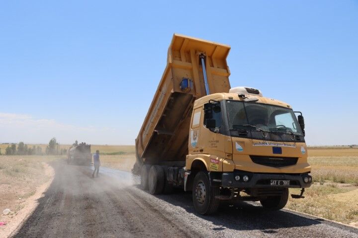 Şanlıurfa’da Kırsal Ulaşım Güçleniyor Eyyübiye’de Yol Yenilendi (2)
