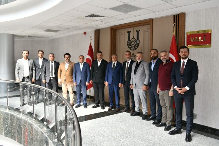Şanlıurfaspor Yönetimi Vali Şıldak İle Bir Araya Geldi