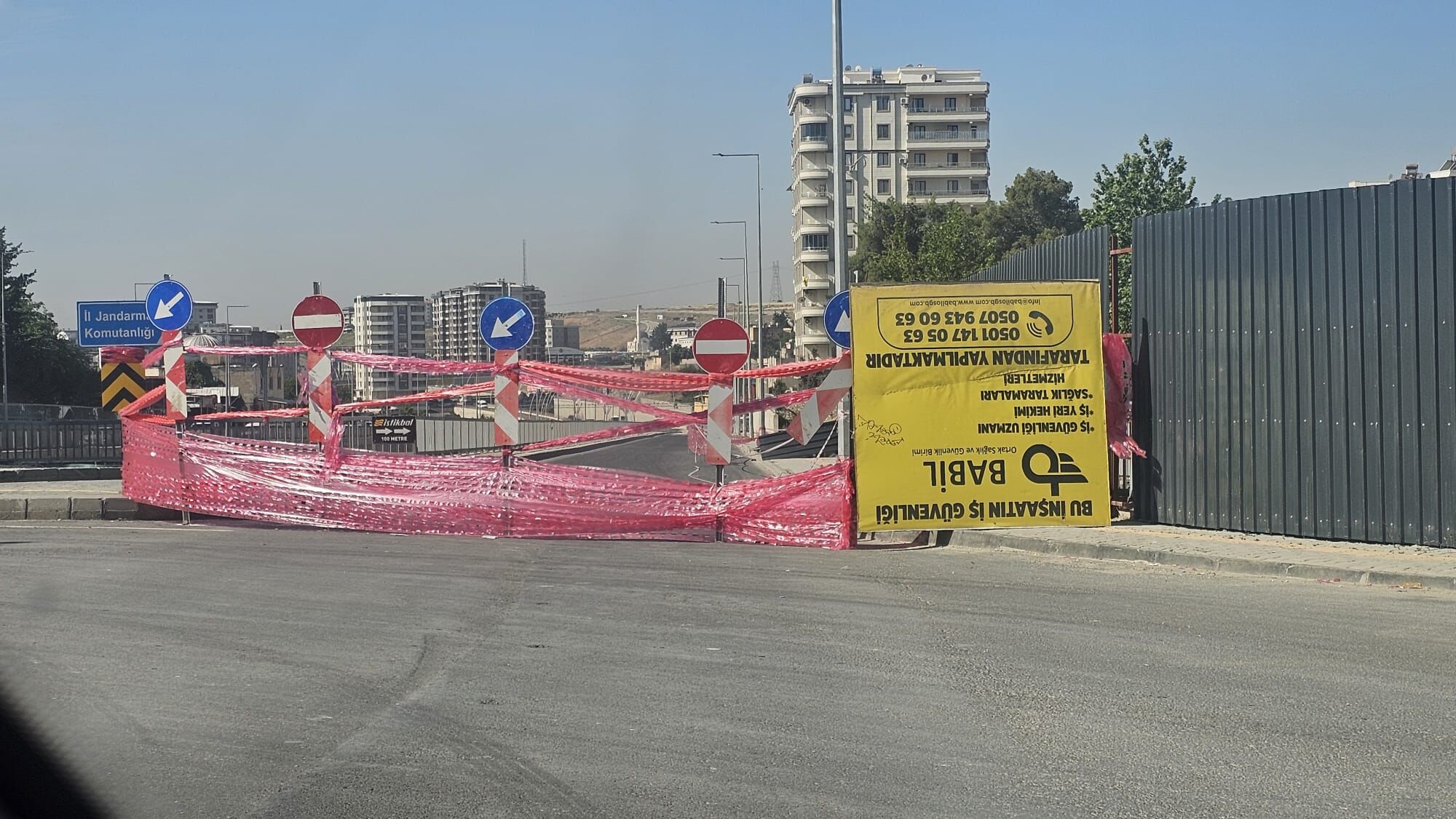 Şanlıurfa’da Korkutan Olay! Toprak Kayması Sonrası Yol Ulaşıma Kapatıldı