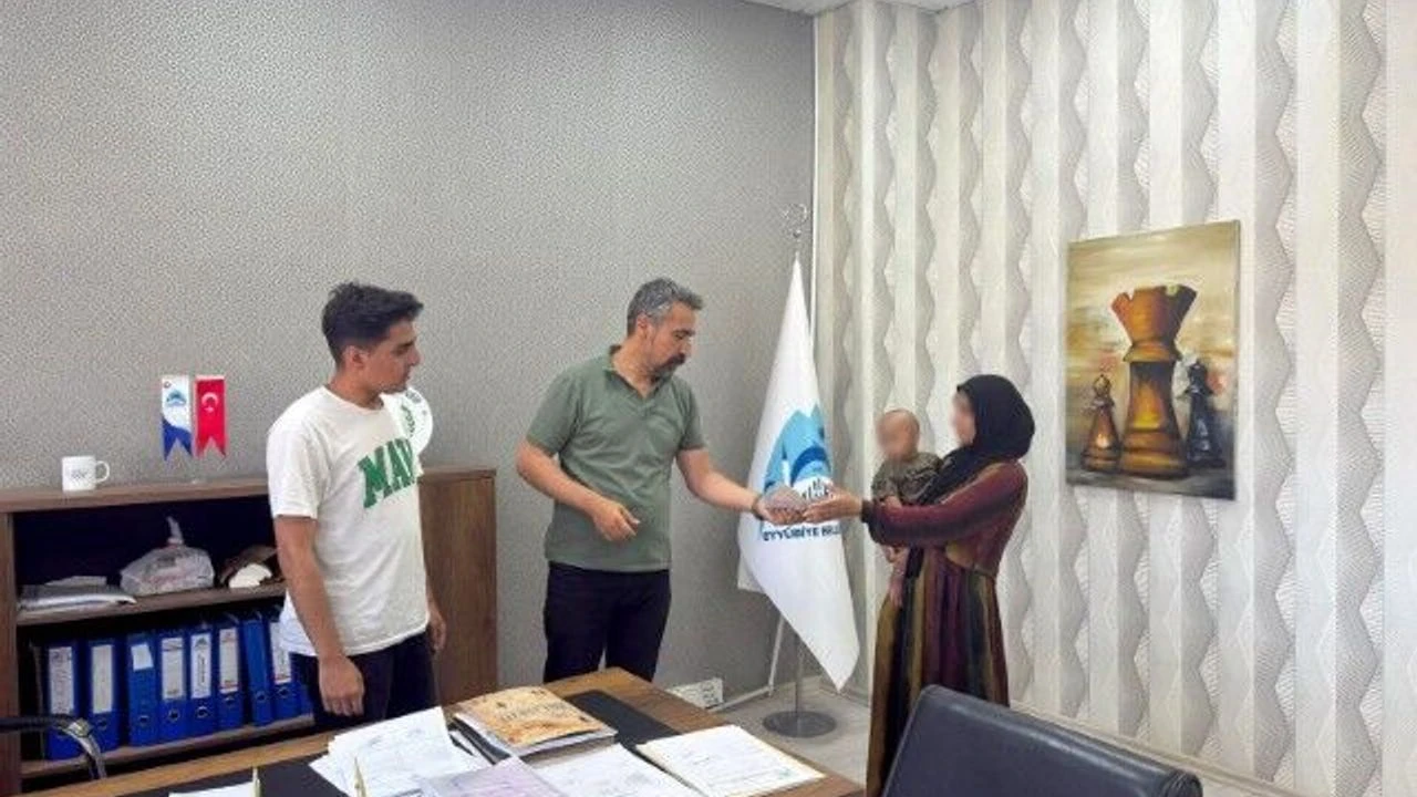 Örnek Davranış! Kayıp Parayı Eksiksiz Şekilde Sahibine Ulaştırdı