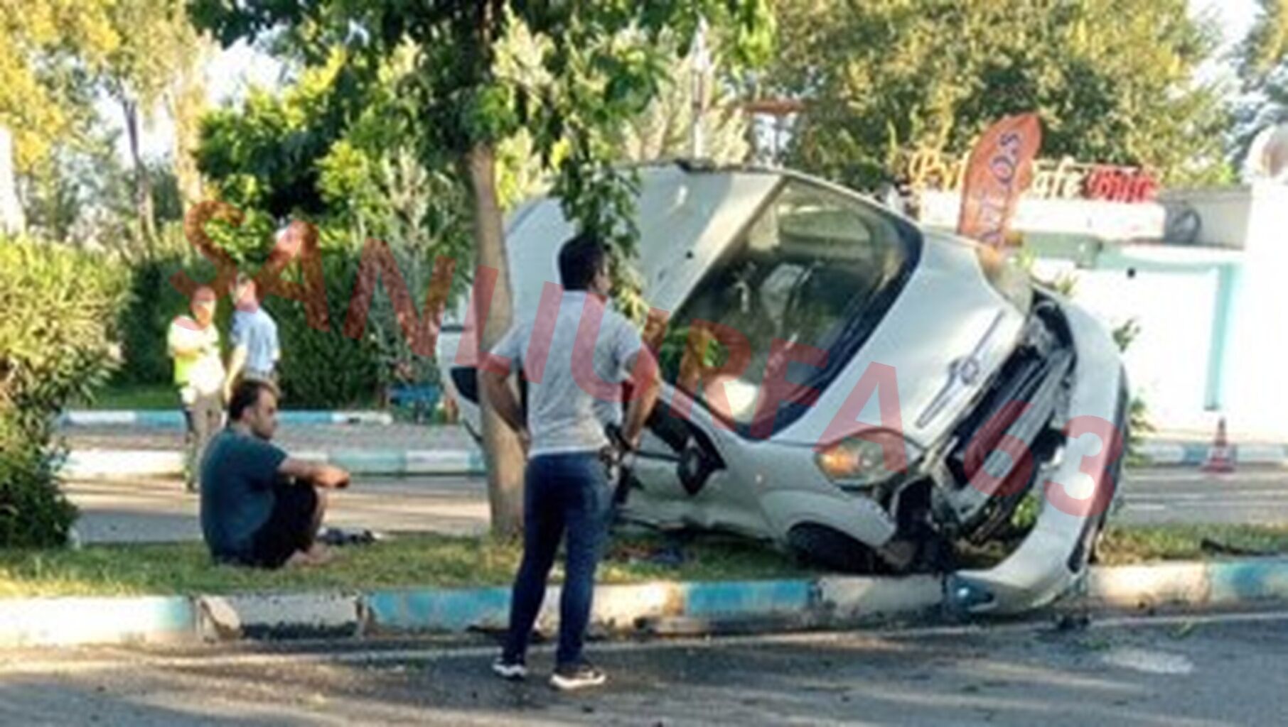 Şanlıurfa Birecik'te Korkutan Kaza: Otomobil Devrildi