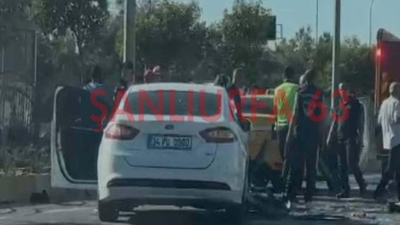 Şanlıurfa'da 4 Araç Birbirine Girdi! Ortalık Savaş Alanına Döndü