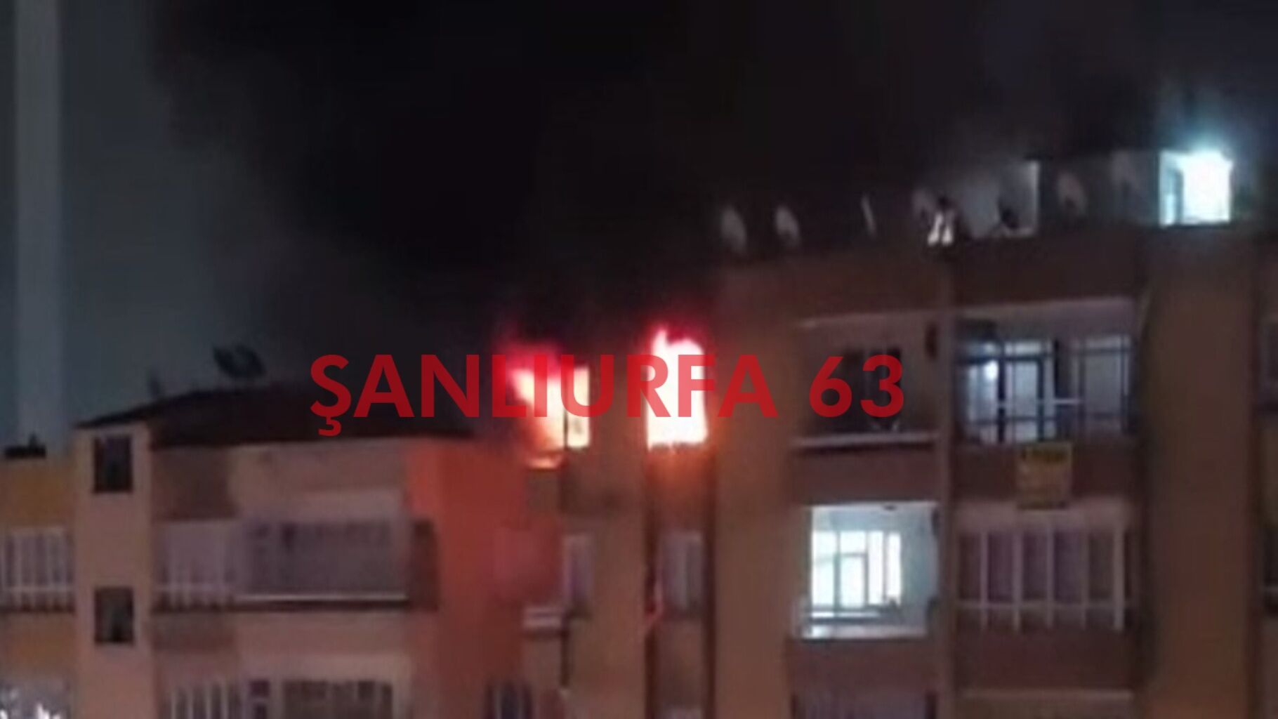 Şanlıurfa Haliliye'de Son Kat Dairesinde Korkutan Yangın!