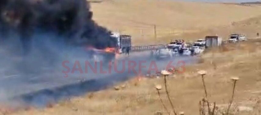 Şanlıurfa'da Seyir Halindeki TIR Alevlere Teslim Oldu!