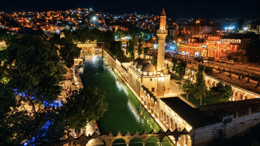 Balıklıgöl Artık Geceleri Bambaşka! Şanlıurfa'nın Tarihi Mirası Işıl Işıl