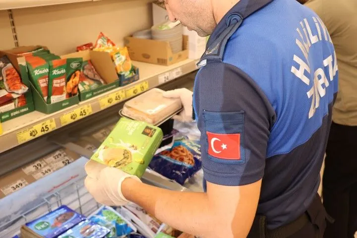 Zabıta Ekipleri Raf Ve Kasa Fiyatlarını Tek Tek Karşılaştırdı