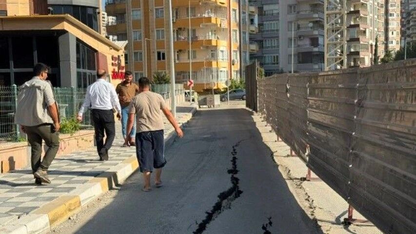 Karaköprü'de Çökme Riski! Başkan Nihat Çiftçi Bölgede İnceleme Yaptı