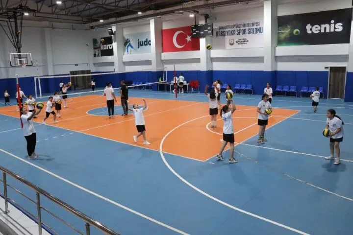Şanlıurfa'da Kız Çocuklarından Voleybol Kursuna Yoğun İlgi