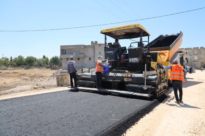Şanlıurfa Büyükşehir Belediyesi Hilvan'da Asfalt Çalışmalarını Hızlandırdı (4)