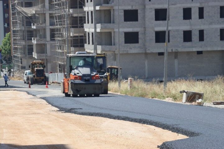 Şanlıurfa'da 1033. Cadde sıcak asfaltla modern görünüme kavuşuyor