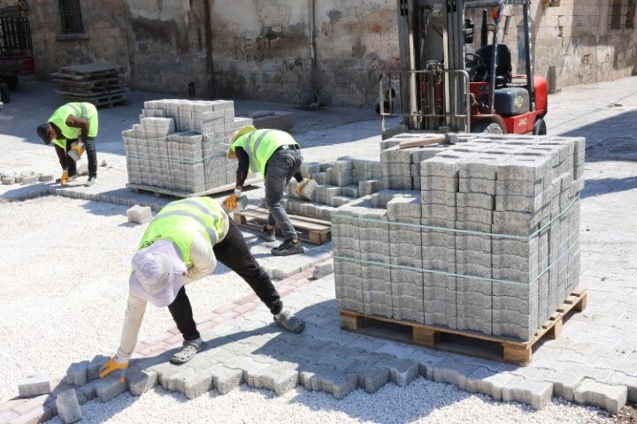Şanlıurfa Haliliye'de Parke Döşeme Çalışmaları Hız Kesmeden Devam Ediyor (3)