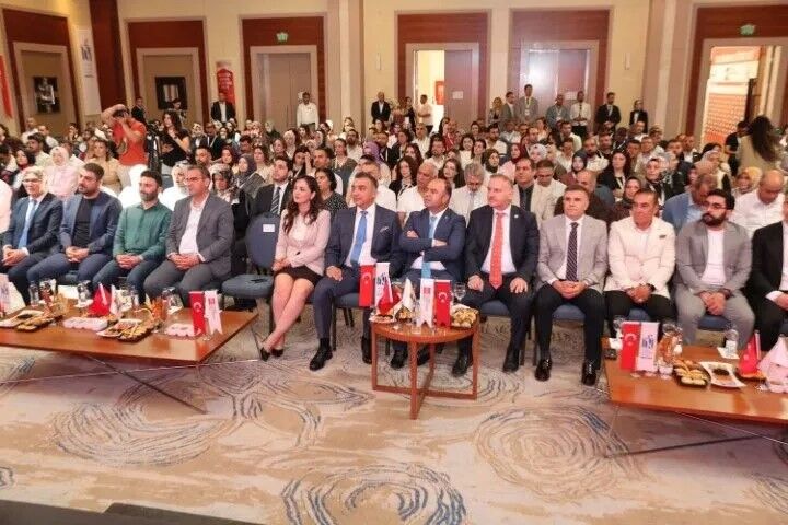 Üniversitelerin Gelecekteki Rolü Uluslararası Panelde Değerlendirildi!