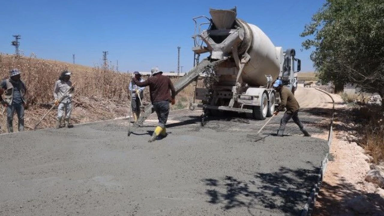 Sanliurfada Kirsal Yollar Betonla Bulusuyor 2