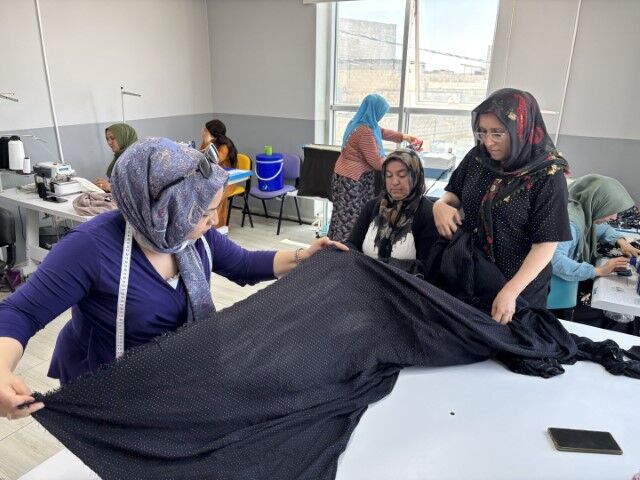 Şanlıurfa'da Okuma Yazma Öğrenen Kadınların Azmi Takdir Topluyor (9)