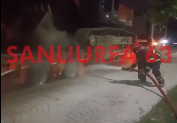 Şanlıurfa'da Seyir Halindeki Tır Alevlere Teslim Oldu