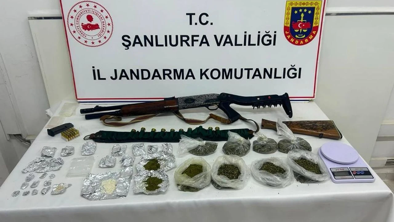 Şanlıurfa'da Jandarmadan Uyuşturucu Operasyonu! Esrar, Eroin ve Silah Ele Geçirildi