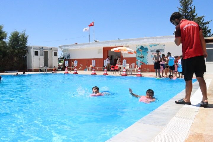 Şanlıurfa'da 9 Ücretsiz Yüzme Havuzu Vatandaşların Hizmetinde