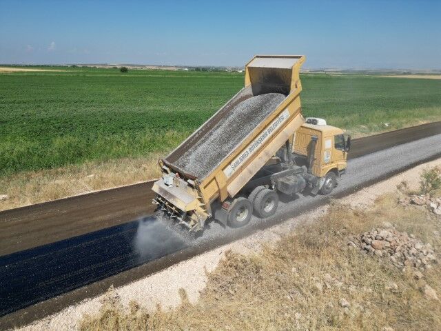 Şanlıurfa Büyükşehir Belediyesi Hilvan’da Kırsal Yolları Yeniliyor (2)