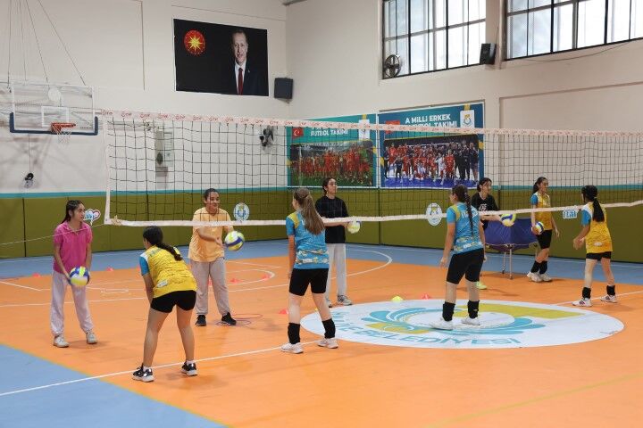 Şanlıurfa’da Çocuklar Voleybol Kursunda Buluşuyor (4)