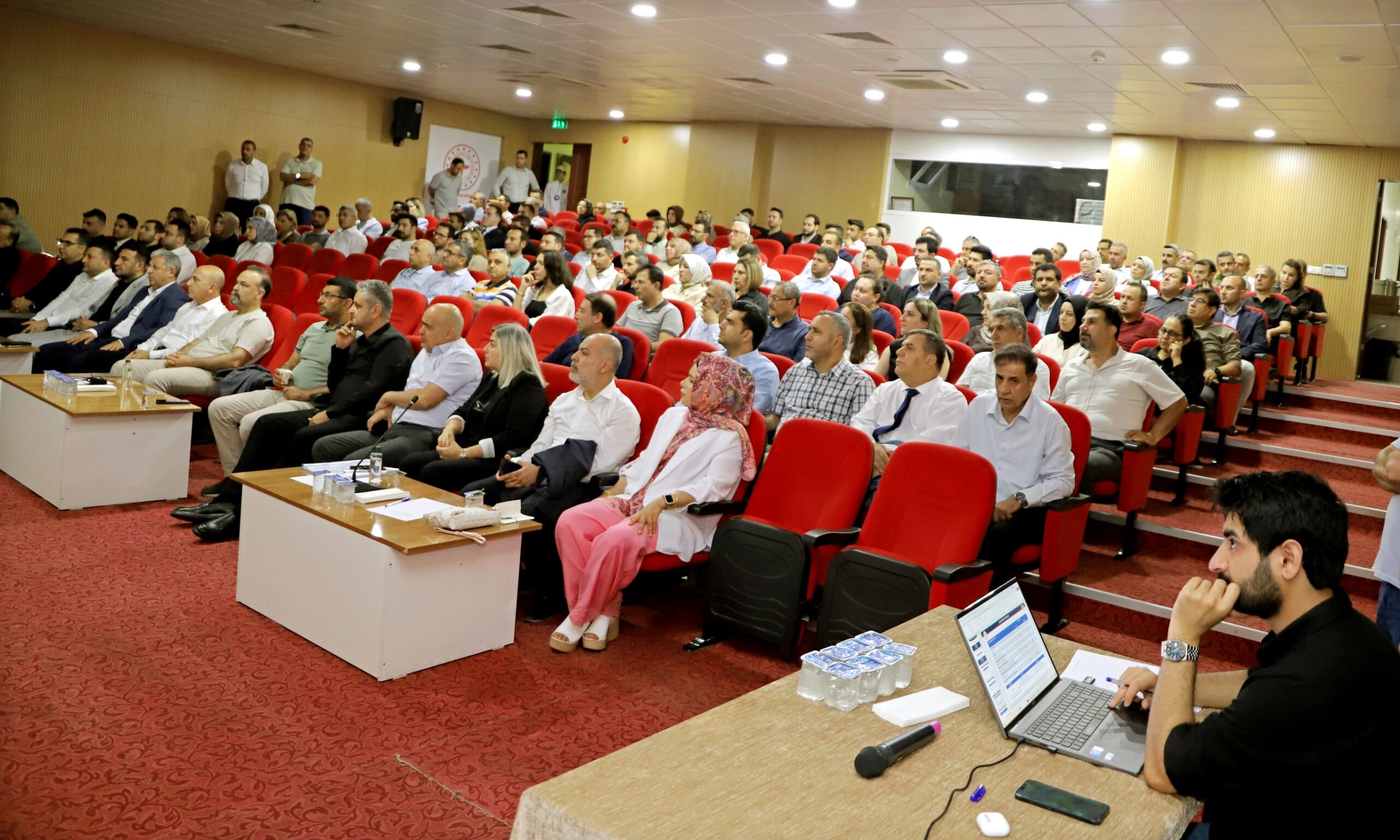 Şanlıurfa'da Sağlık Hizmetlerinin Durumu Değerlendirme Toplantısında Ele Alındı (1)