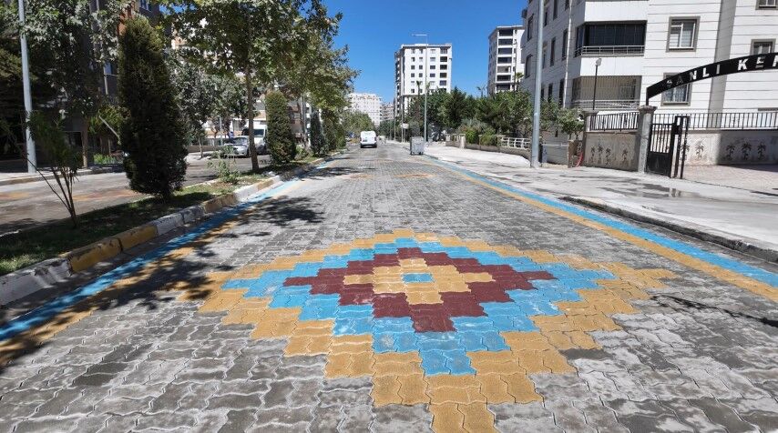 Karaköprü’de 5 Sokak Yenilendi! 25 Bin 601 Metrekare Parke Döşendi (2)