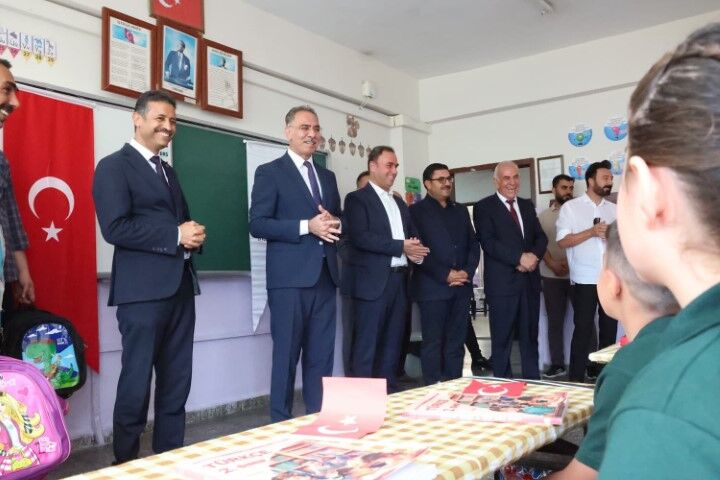 Şanlıurfa Eyyübiye’de Öğrencilere Çanta Ve Kırtasiye Desteği (1)-1