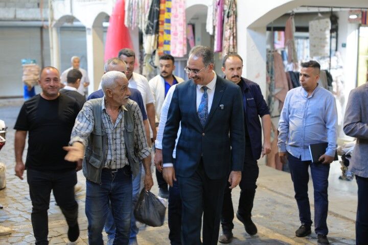 Şanlıurfa’da Başkan Kuş Tarihi Çarşıda Esnafla Buluştu (3)